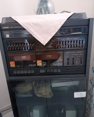 vinile con casse, tutto funzionante. 