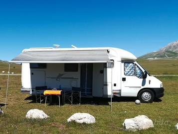 Camper semintegrale con garage x scooter
