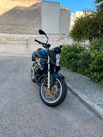 Moto da strada immacolata