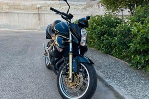 Moto da strada immacolata