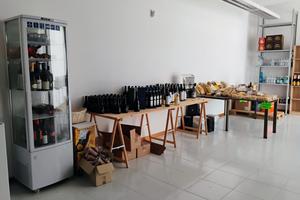 Enoteca in fase di chiusura