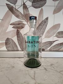 bottiglia vuota di gin 