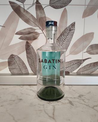 bottiglia vuota di gin 