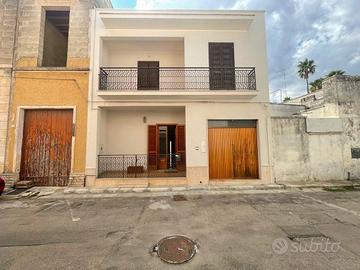 Villa di 220 m² con più di 5 locali e box auto a C