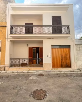 Villa di 220 m² con più di 5 locali e box auto a C