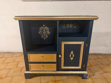 Mobiletto Restaurato in Stile Moderno, Pezzo Unico