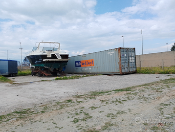 Noleggio porzione container con parcheggio