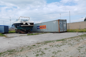 Noleggio porzione container con parcheggio