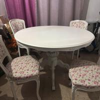 Tavolo con sedie shabby
