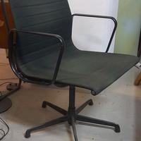 Eames alluminium group poltroncina girevole