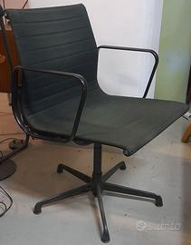 Eames alluminium group poltroncina girevole