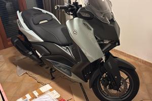 Yamaha XMAX 300 TECH MAX +