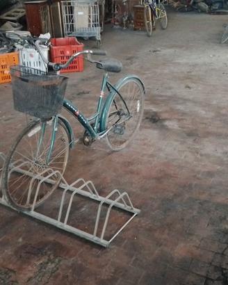 Bicicletta vintage con cestino – da restaurare 