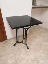 Tavolino quadrato con base in ferro