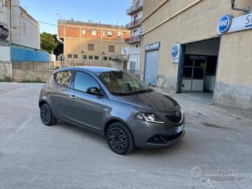 Lancia Ypsilon 1.0 FireFly 5p S&S Hybrid Gold