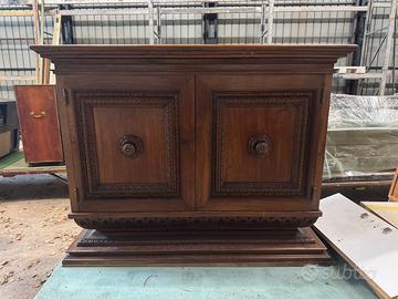 Mobile armadio in legno massiccio lavorato