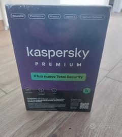 Antivirus Premium Total Security 10 users  1 anno