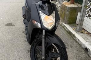 Kymco Agility 125 – Bauletto + Parabrabrezza
