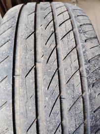 4 cerchi Renault con 2 gomme semi nuove 