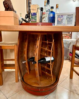 Tavolo in  massello su botte con interno girevole