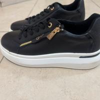 Scarpe in pelle nera Queen Helena 41.Come nuove.