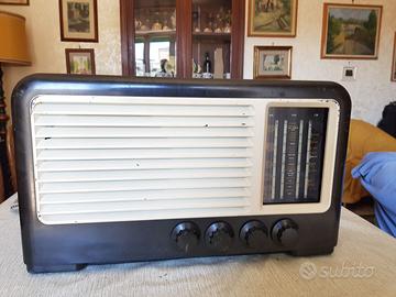 RADIO A VALVOLE  anni 40     "FERRANTI "