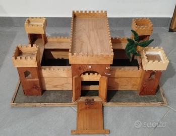 Castello in legno artigianale - da ultimare 