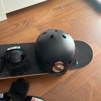 Kit completo skate con casco e protezioni