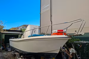 barca Fisherman semicabinata senza motore