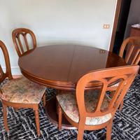 Tavolo tondo allungabile con 6 sedie imbottite