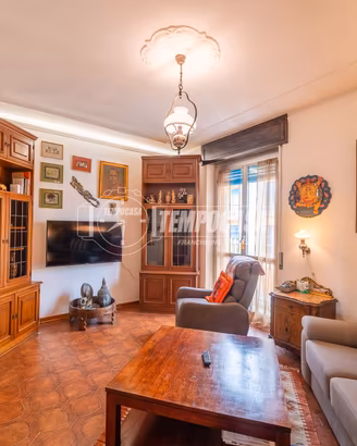 AMPIO APPARTAMENTO CON BOX E CANTINA