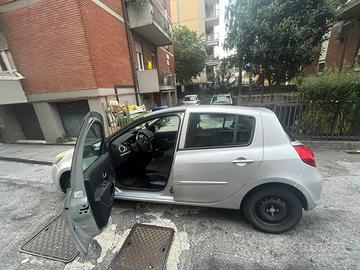 Clio 2011 passaggio incluso