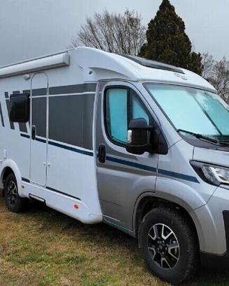 NUOVO CARADO V 347 CON BASCULANTE