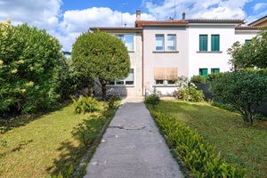 Villa di 182 m² con più di 5 locali e posto auto a
