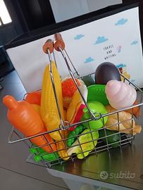 Set cibo in plastica, piatti, bicchieri, posate