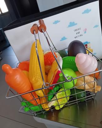 Set cibo in plastica, piatti, bicchieri, posate