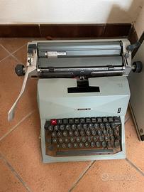 Macchina da scrivere Olivetti vintage