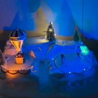 Villaggio natalizio luminoso e musicale