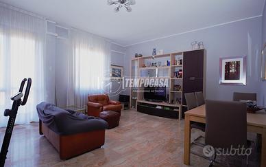 3 LOCALI IN CENTRO CON CANTINA!!