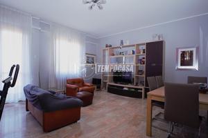 3 LOCALI IN CENTRO CON CANTINA!!