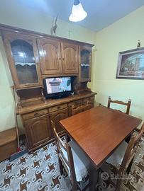 soggiorno completo di tavolo e sedie
