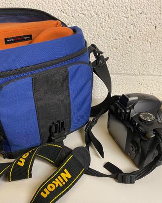 Nikon D3000 + Obiettivo AF-S DX 18-55mm VR Reflex