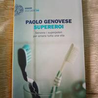 libro come nuovo " supereroi "