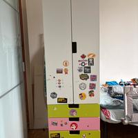 Armadio ad ante e cassetti per bambini