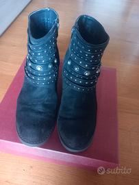 Scarpe in similpelle scamosciata nere