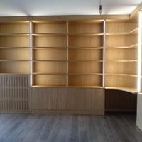 libreria angolare rovere ripiani cassetti ante led