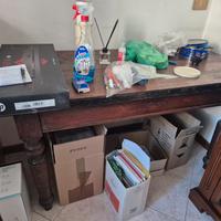 scrivania antica bordata in ferro