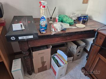 scrivania antica bordata in ferro