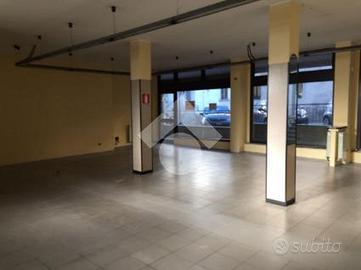 NEGOZIO A SAN VITTORE OLONA