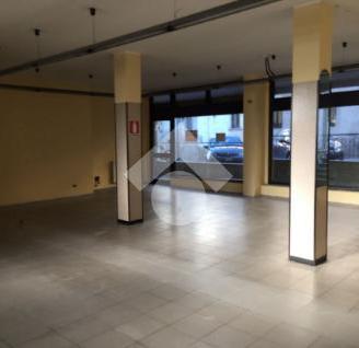 NEGOZIO A SAN VITTORE OLONA